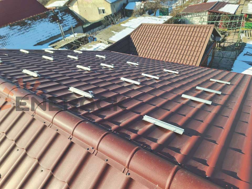 Mini rail for corrugated plastic tile