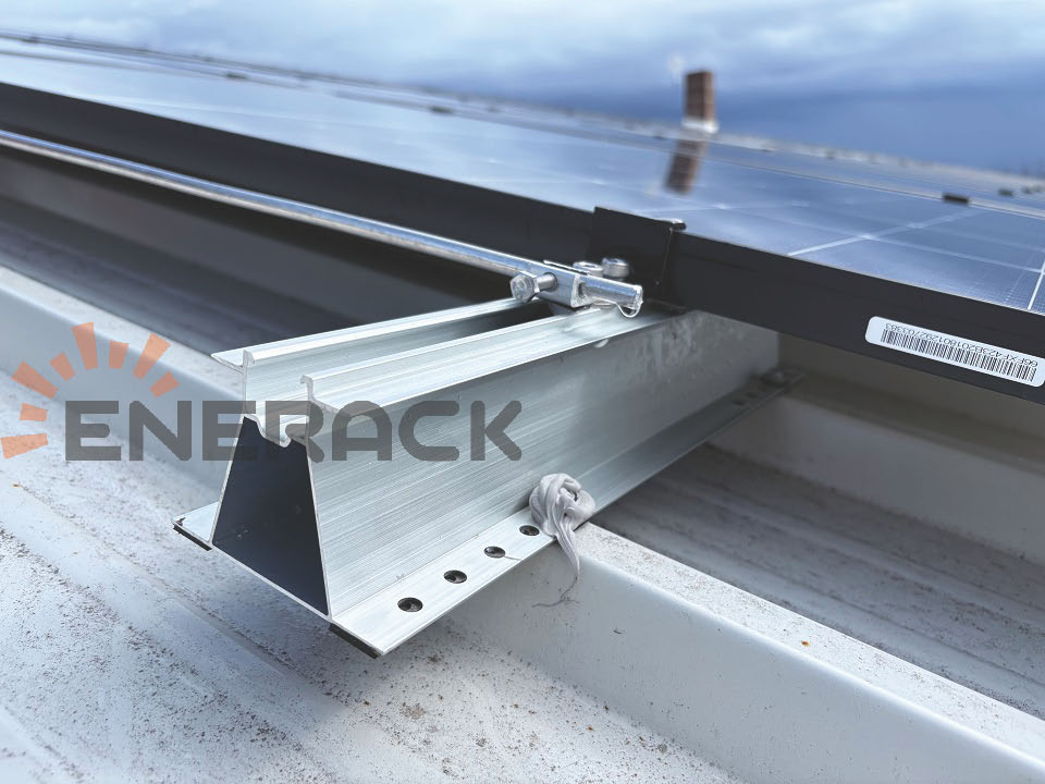 Mini rail for sandwich roof
