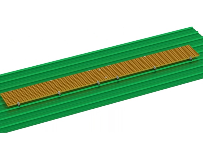 Installation de passerelle en grille photovoltaïque Enerack