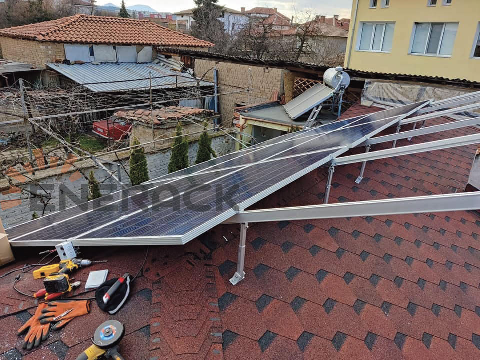 Système de toit inclinable réglable de 5KW en Bulgarie