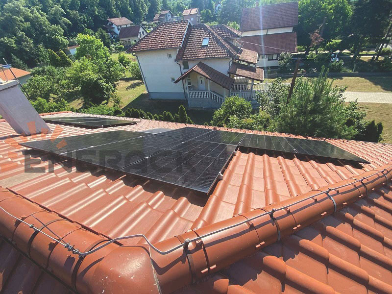 Cas d'installation de toiture en tuiles exceptionnel d'Enerack en Europe