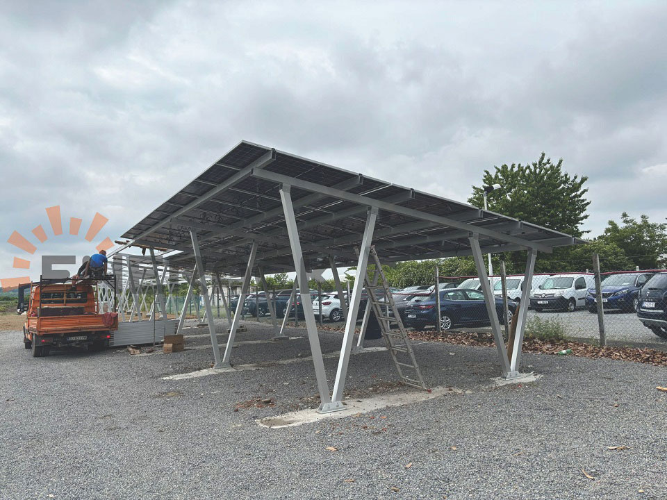 Système de montage solaire pour abri de voiture étanche de 85 kW en Croatie
