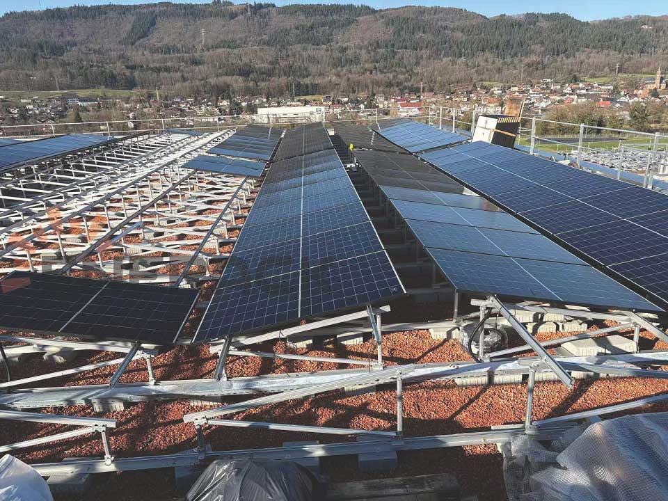Système de montage de toiture verte de 1 MW en Suisse