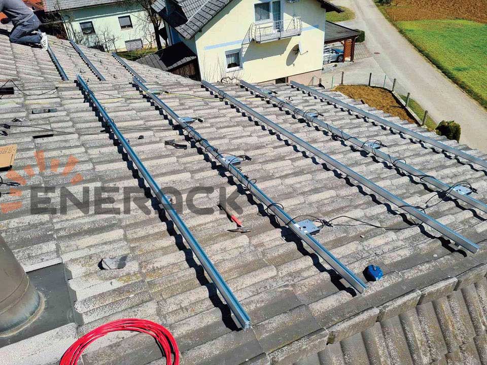 Système de crochet de toit de tuile 8KW T17 en Slovénie